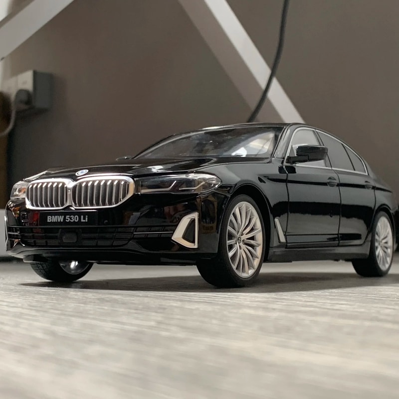 BMW 530Li 118 Alloy Diecast Model Car Luxury Collector Display Hobby Toy 2