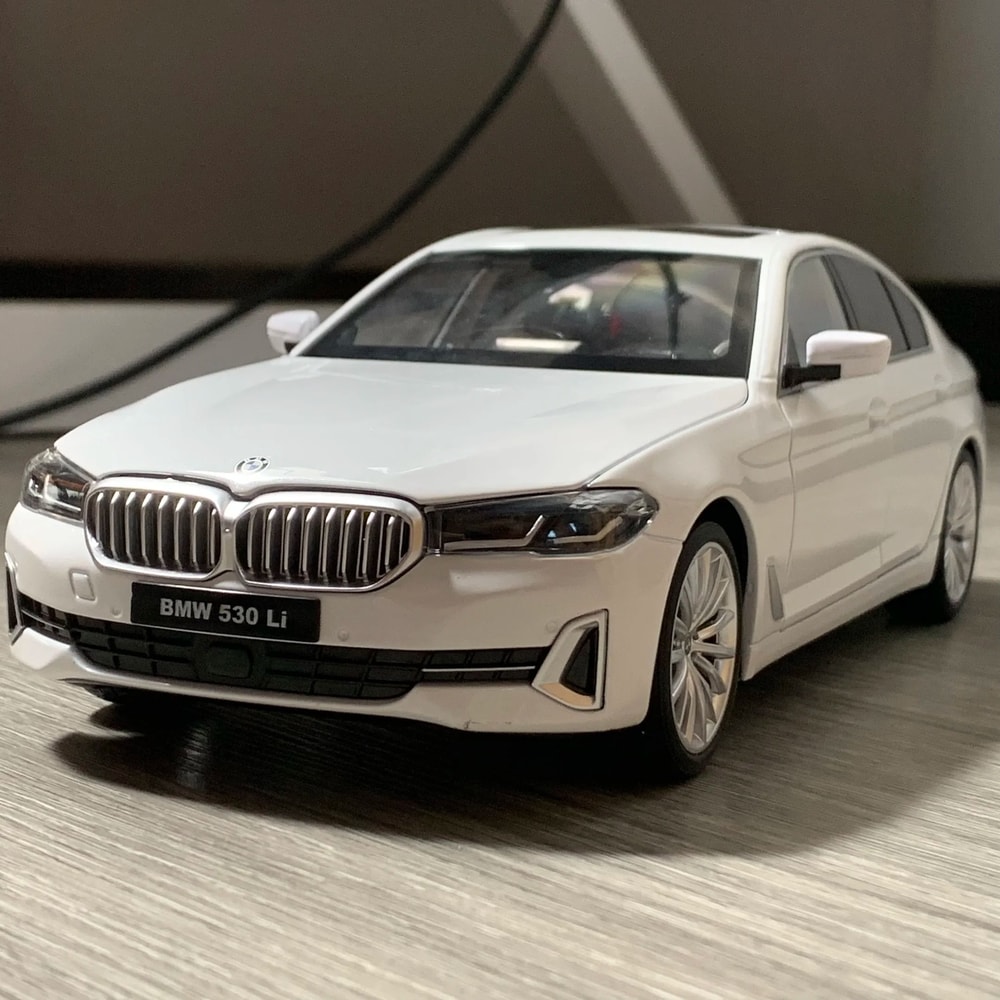 BMW 530Li 118 Alloy Diecast Model Car Luxury Collector Display Hobby Toy 3