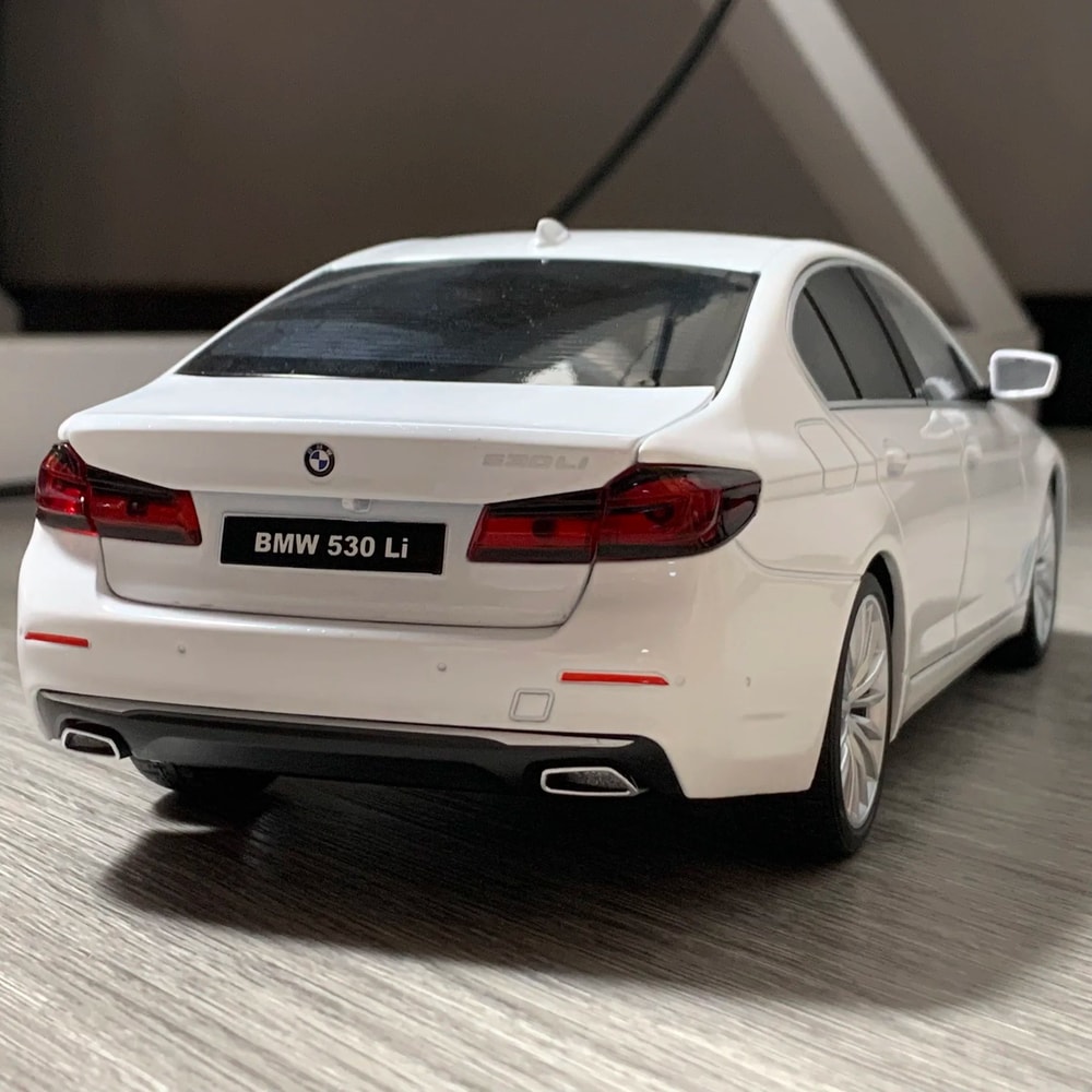 BMW 530Li 118 Alloy Diecast Model Car Luxury Collector Display Hobby Toy 5