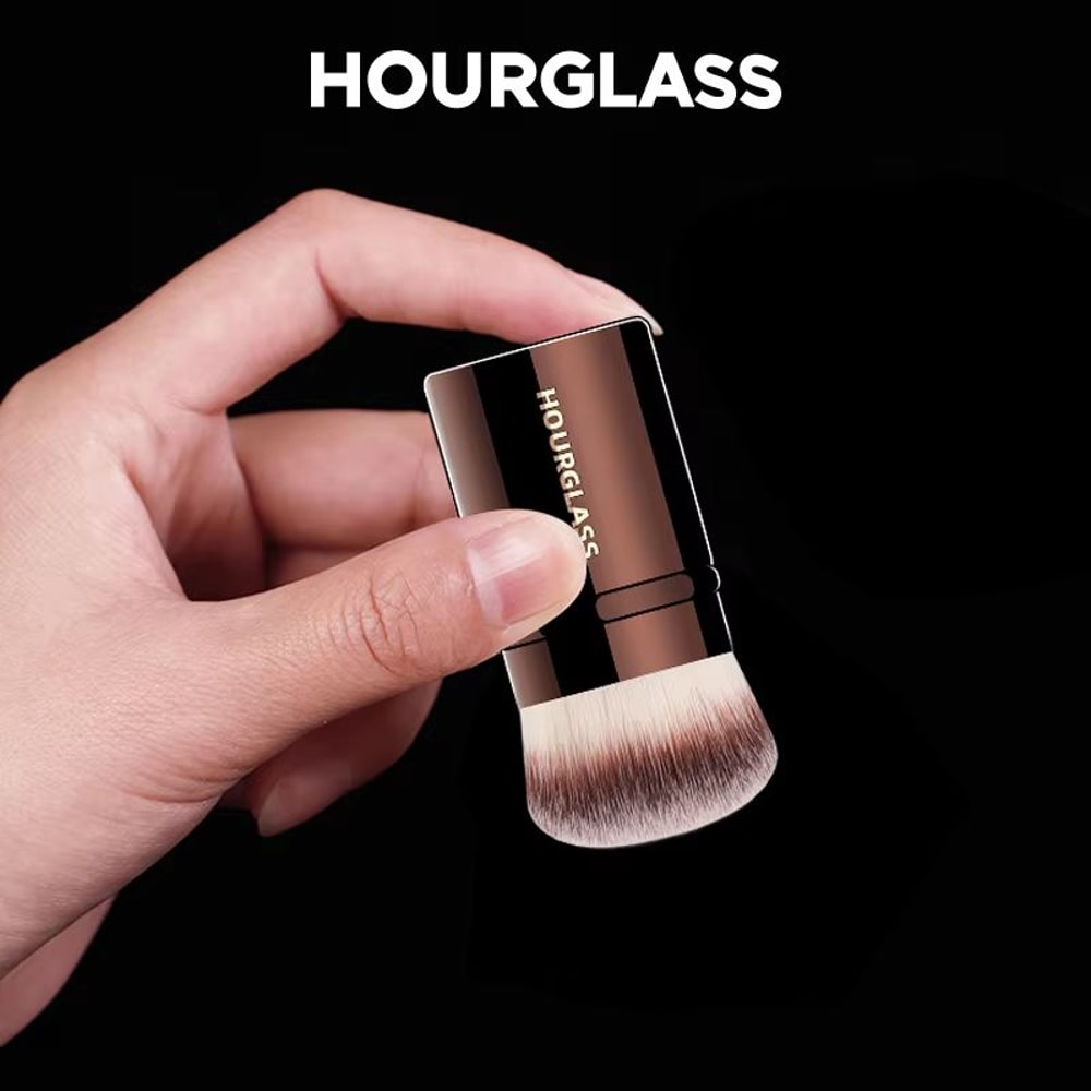 Hourglass No23 Retractable Blush Brush Portable Retractable Makeup Brush For Smooth Cheek Blending 1