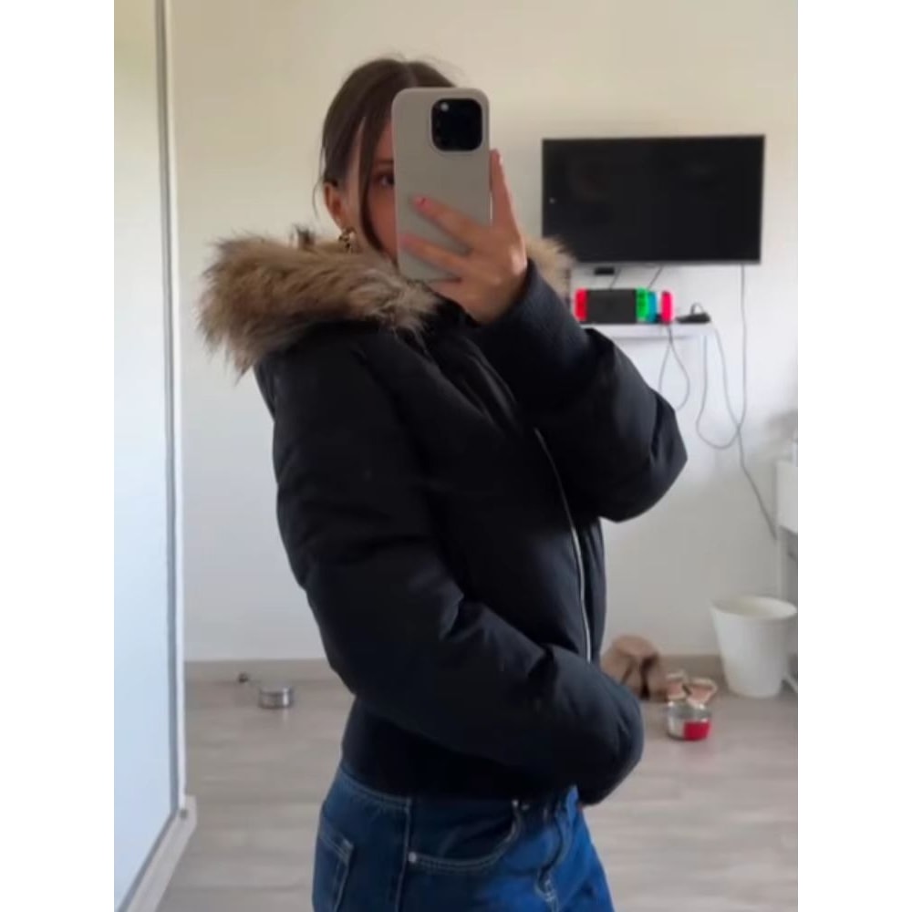 Chic Cropped Womens Faux Fur Hooded Quilted Jacket With Zipper Pockets 3