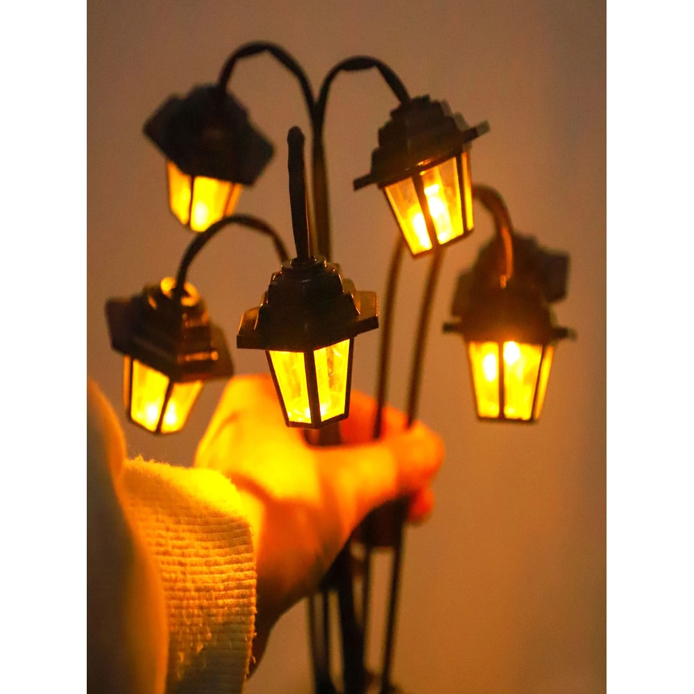 Retro Solar Street Lamp Garden Light Waterproof 6 LED Courtyard Decor 6