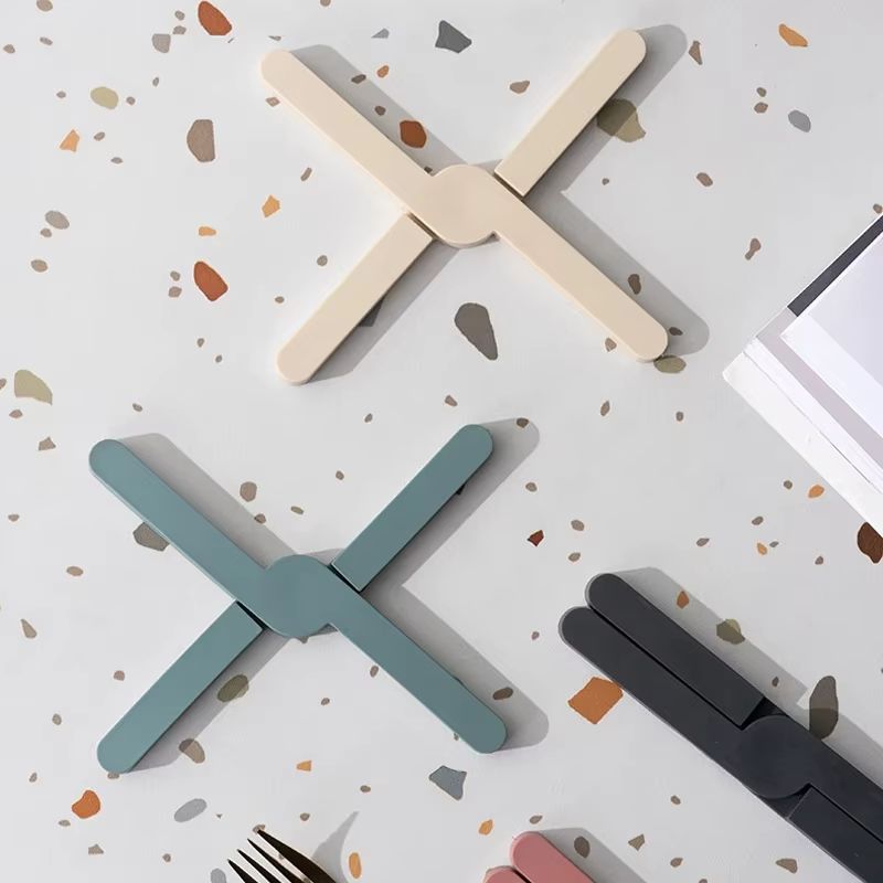 Foldable Silicone Heat Resistant Trivet Mat For Pots Pans And Table Protection 2