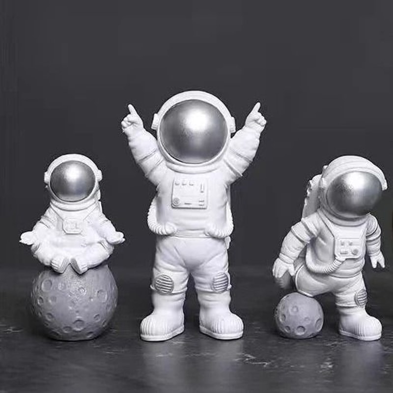 4Piece Astronaut Figurine Set SpaceThemed Desk Decor Educational Toy 11
