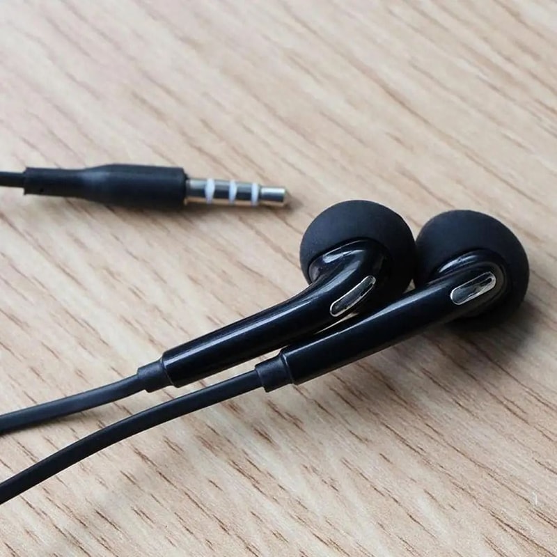 Ergonomic Wired InEar Headphones With Microphone 35mm Universal Stereo Earphones 2