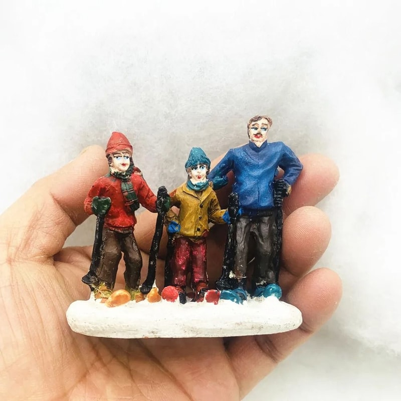 Mini Holiday Figurines Miniature Desk Decor For Fairy Gardens Sand Tables Seasonal Displays 9