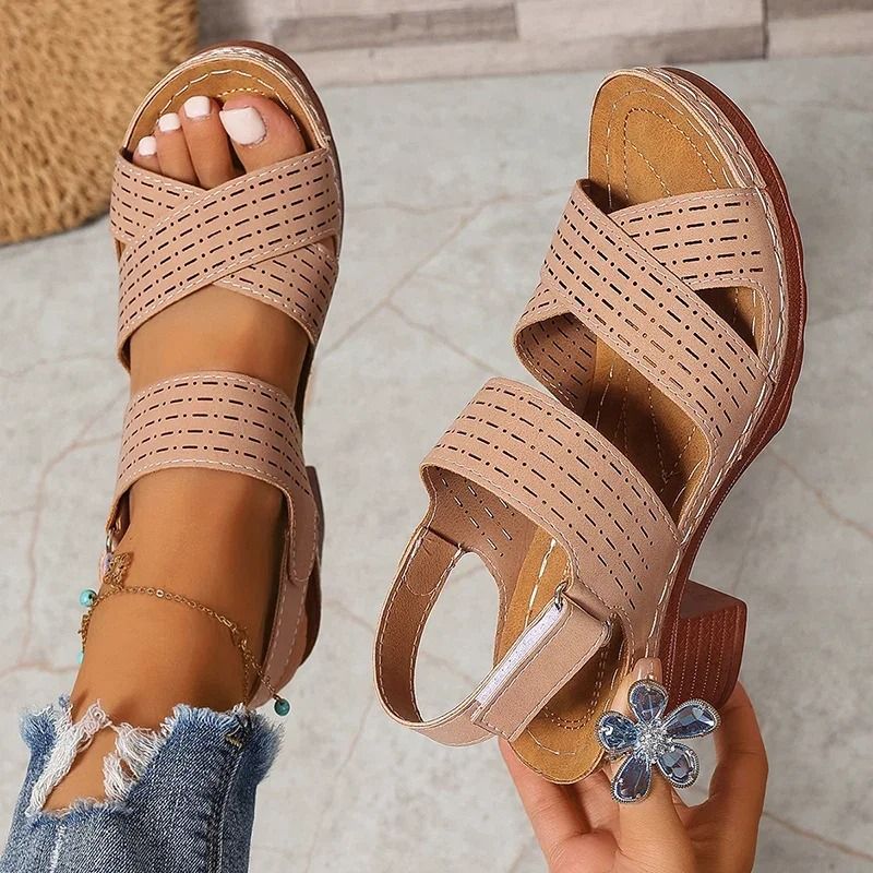 Women Platform Sandals With Cross Band And High Heel Design For Summer Wear 6