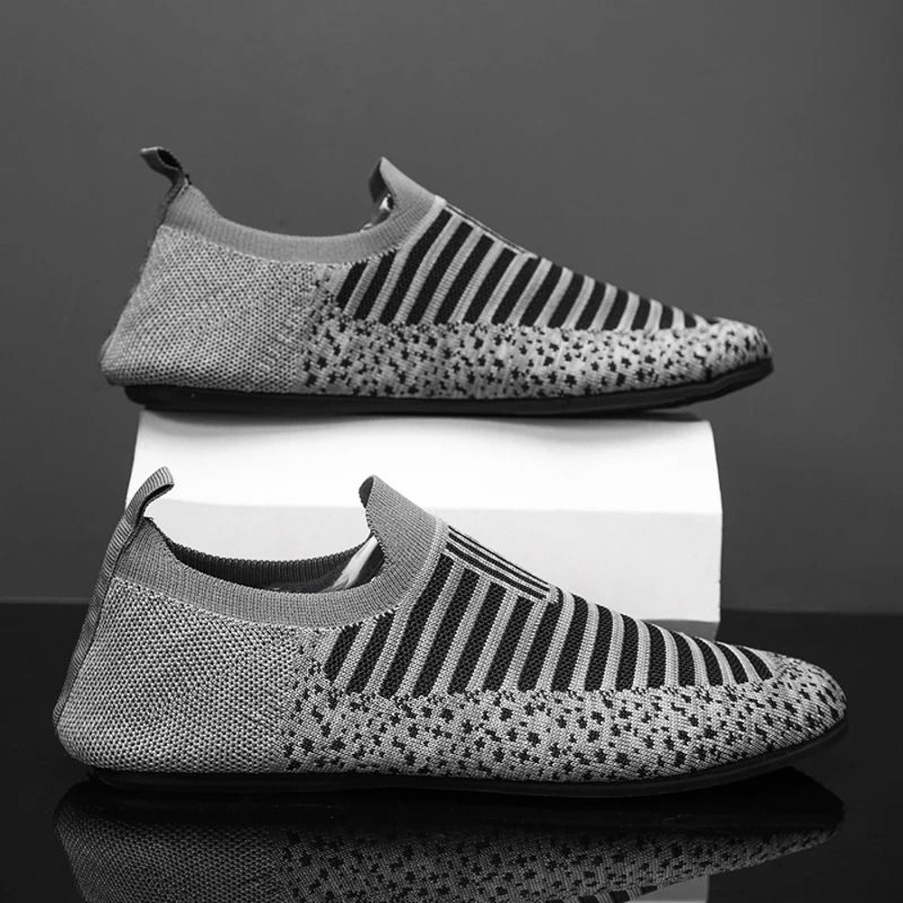 Men Comfortable Lightweight Breathable Moccasin Slippers For Casual Home Walking 3