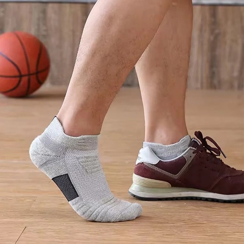 Anti Slip Breathable Football Socks For Men With Cushion Support And Sport Grip Design 4