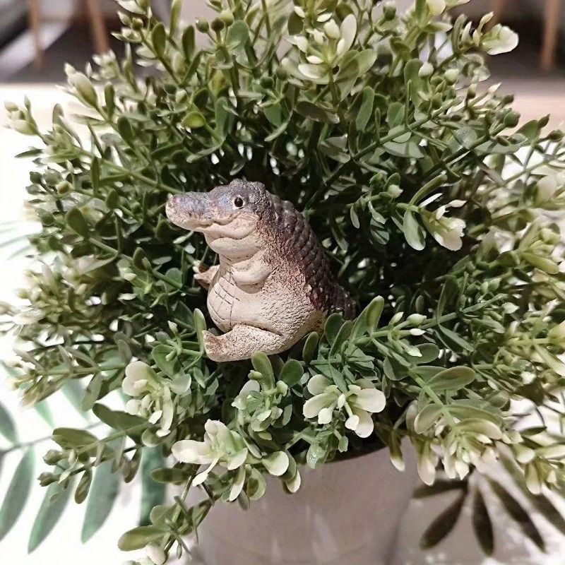 Cute Little Crocodile Resin Desktop Ornament Home And Garden Decor 3