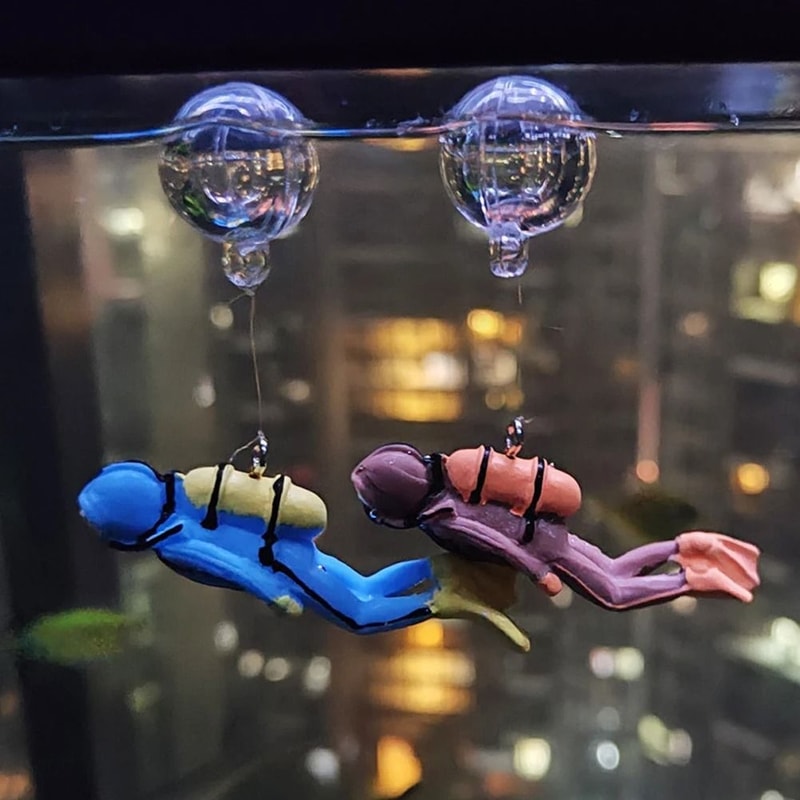 Fluorescent Aquarium Mini Diver Decoration With Floating Ball 0