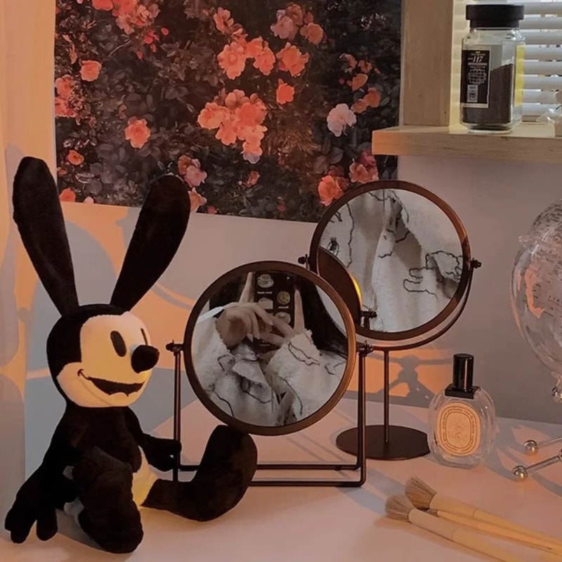 Retro Europe And America Metal Vanity Mirror Desktop Makeup Round Mirror Portable Household Rotatin 3