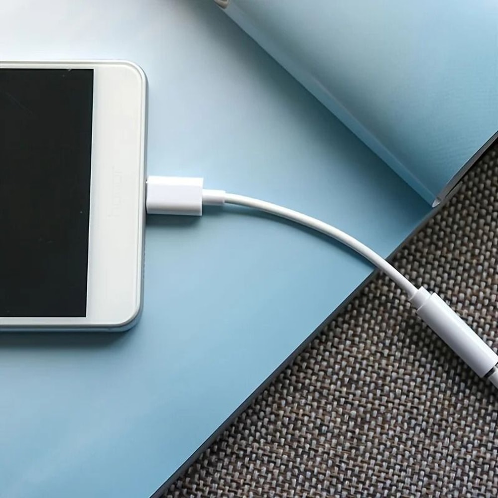 TypeC 8Pin To 35mm Aux Audio Adapter 1