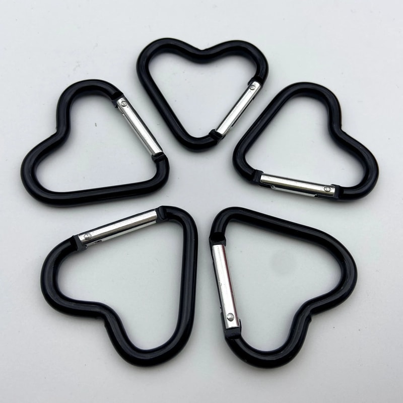 5Piece HeartShaped Metal Carabiner Keychain Set 6
