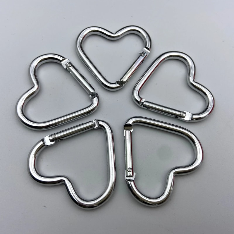 5Piece HeartShaped Metal Carabiner Keychain Set 7