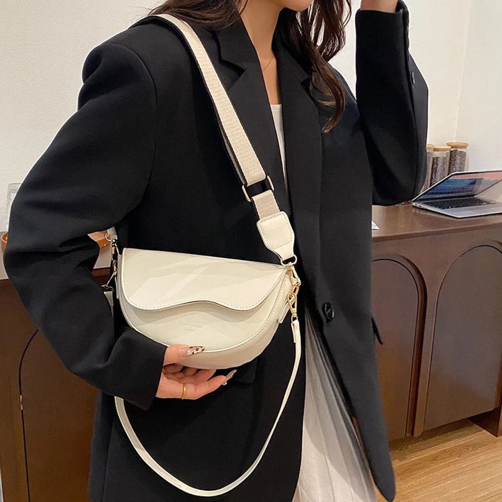 Casual Minimalist Ladies Crossbody Saddle Bag 2