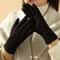 Winter Touchscreen Gloves for Women – All-Day Warmth Without Losing Control