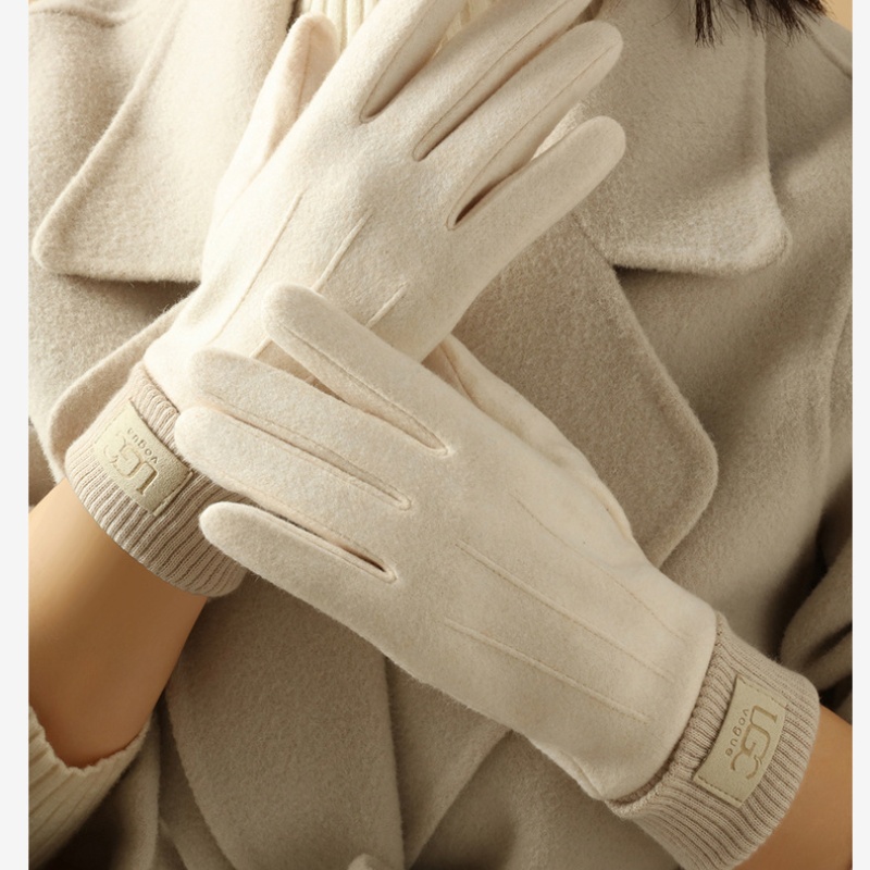 Winter Touchscreen Gloves for Women – All-Day Warmth Without Losing Control