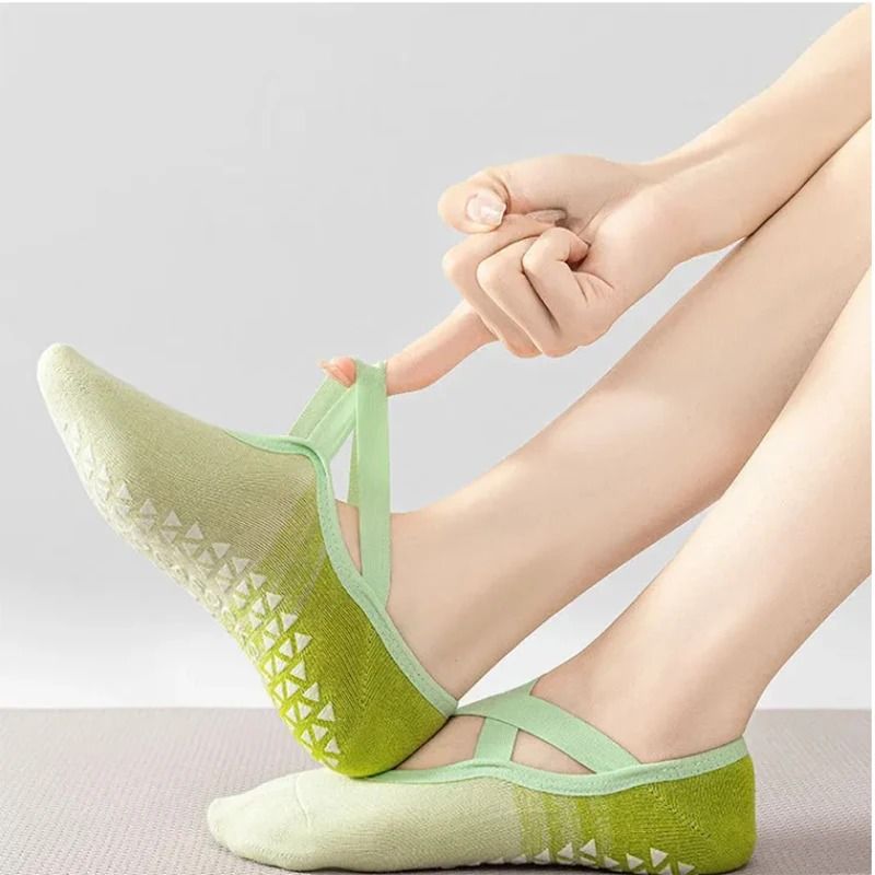 Gradient Silicone Yoga Socks HighPerformance NonSlip Pilates Grip NoShow Fitness Training Socks 2