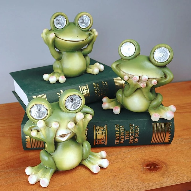Solar Frog Garden Statue Light HandPainted Resin Figurine Ornament For Outdoor Yard Pathway 1