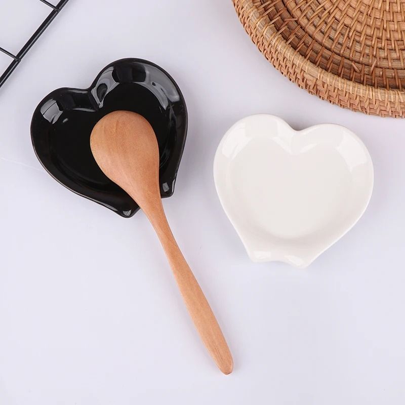 Creative HeartShaped Ceramic Spoon Rest And HighFidelity Tableware Organization Architecture 0