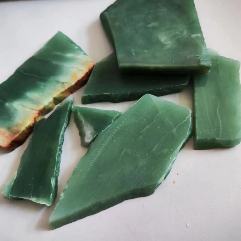 Natural China Dulong Jadeite Raw Green Jade Stone Mineral Specimen 4