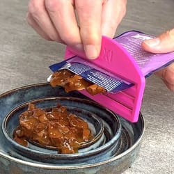 zero-waste pouch squeezer & feeding aid