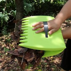 1 pair outdoor leaf grabber rubbish pick up claws for yard garden cleaning collector waste rubbish grabber garden yard