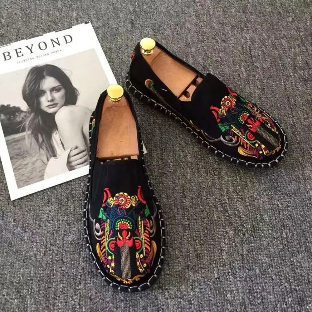 Traditional Embroidered Beijing Cloth Loafers For Men 1
