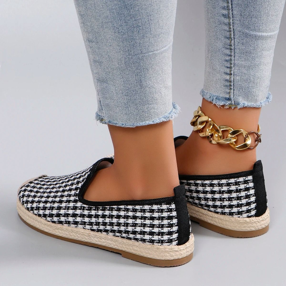 Lightweight Breathable Flat Sport Shoes For Women 1