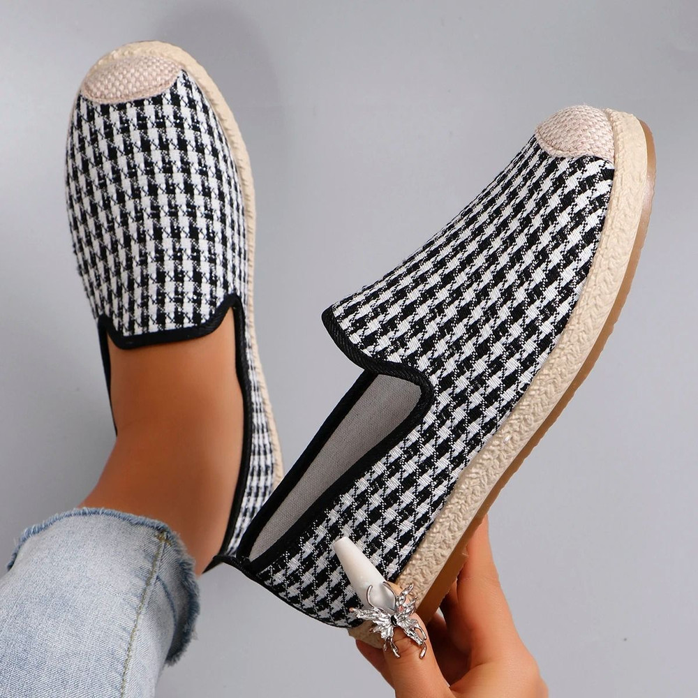 Lightweight Breathable Flat Sport Shoes For Women 2