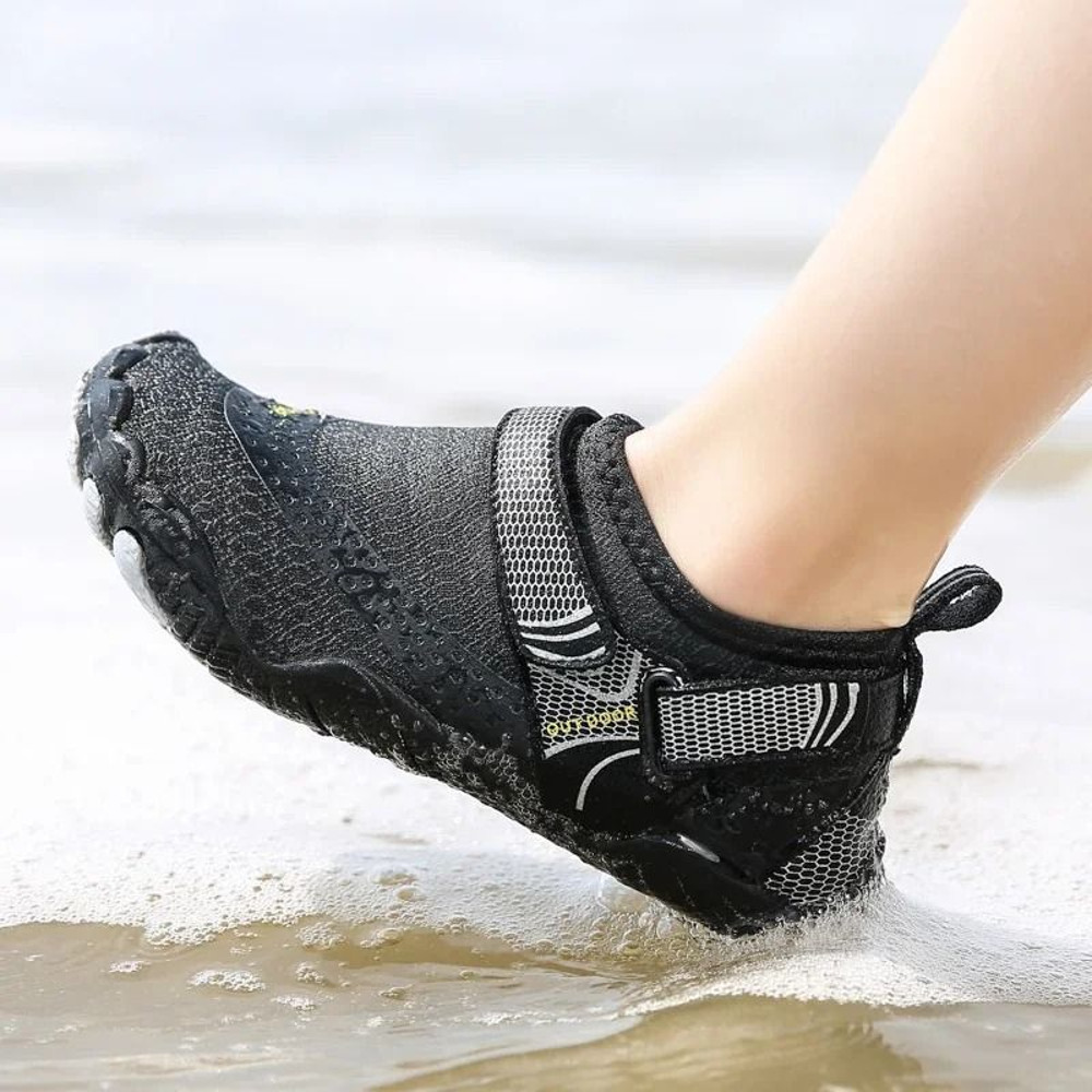 Kids Barefoot Aqua Socks Lightweight Water Shoes For Beach And River Play 0
