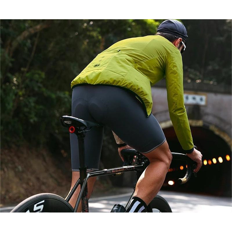 Mens Lightweight Cycling Windbreaker Jacket With Reflective Strips 1