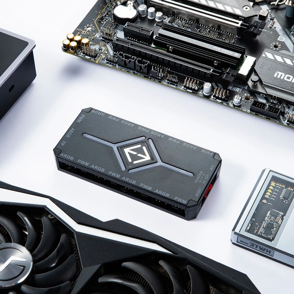 3 In 1 PWM And ARGB Magnetic Fan Hub Splitter With Remote Control 2