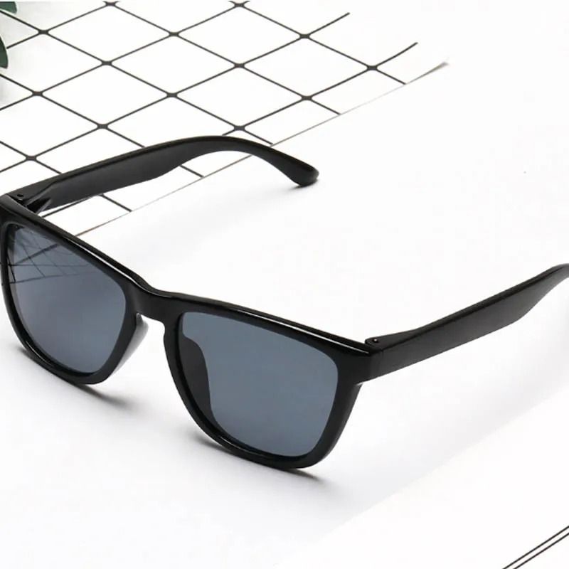 Classic Square Polarized Sunglasses With UV Protection 1