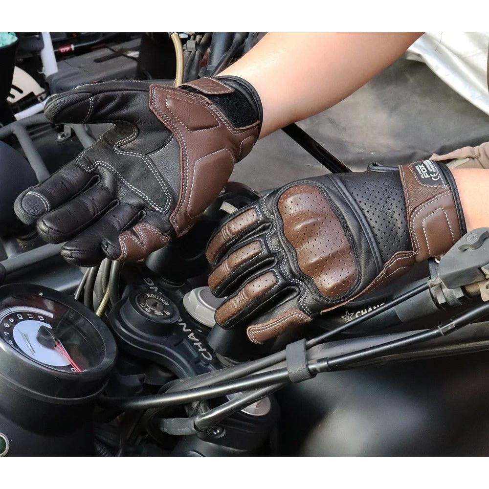 Vintage Leather Motorcycle Riding Gloves With Touchscreen Compatibility 1