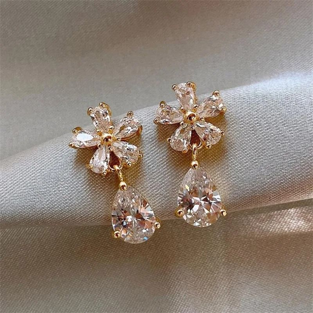 Light Luxury Flower Leaf Zircon And Pearl Stud Earrings 9
