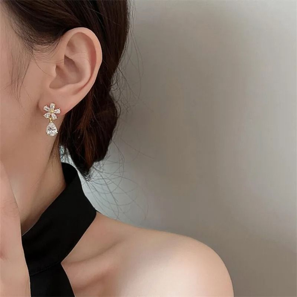 Light Luxury Flower Leaf Zircon And Pearl Stud Earrings 1