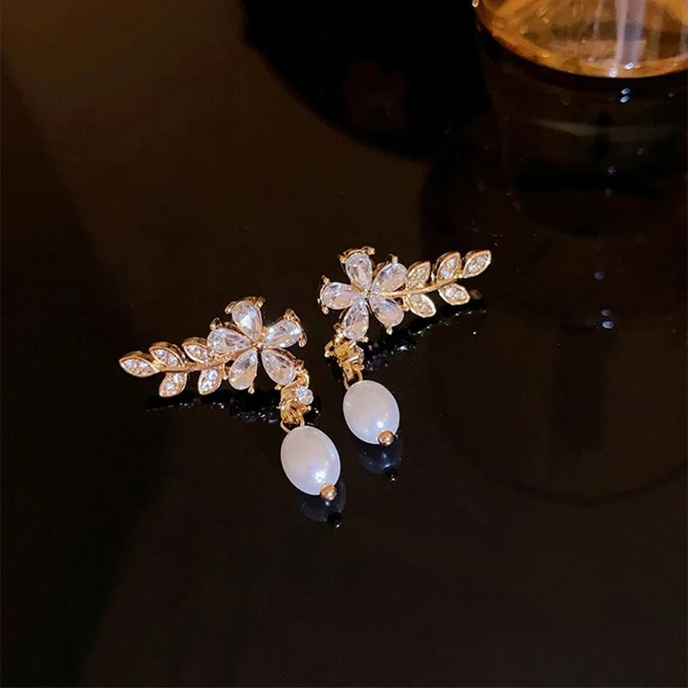 Light Luxury Flower Leaf Zircon And Pearl Stud Earrings 2
