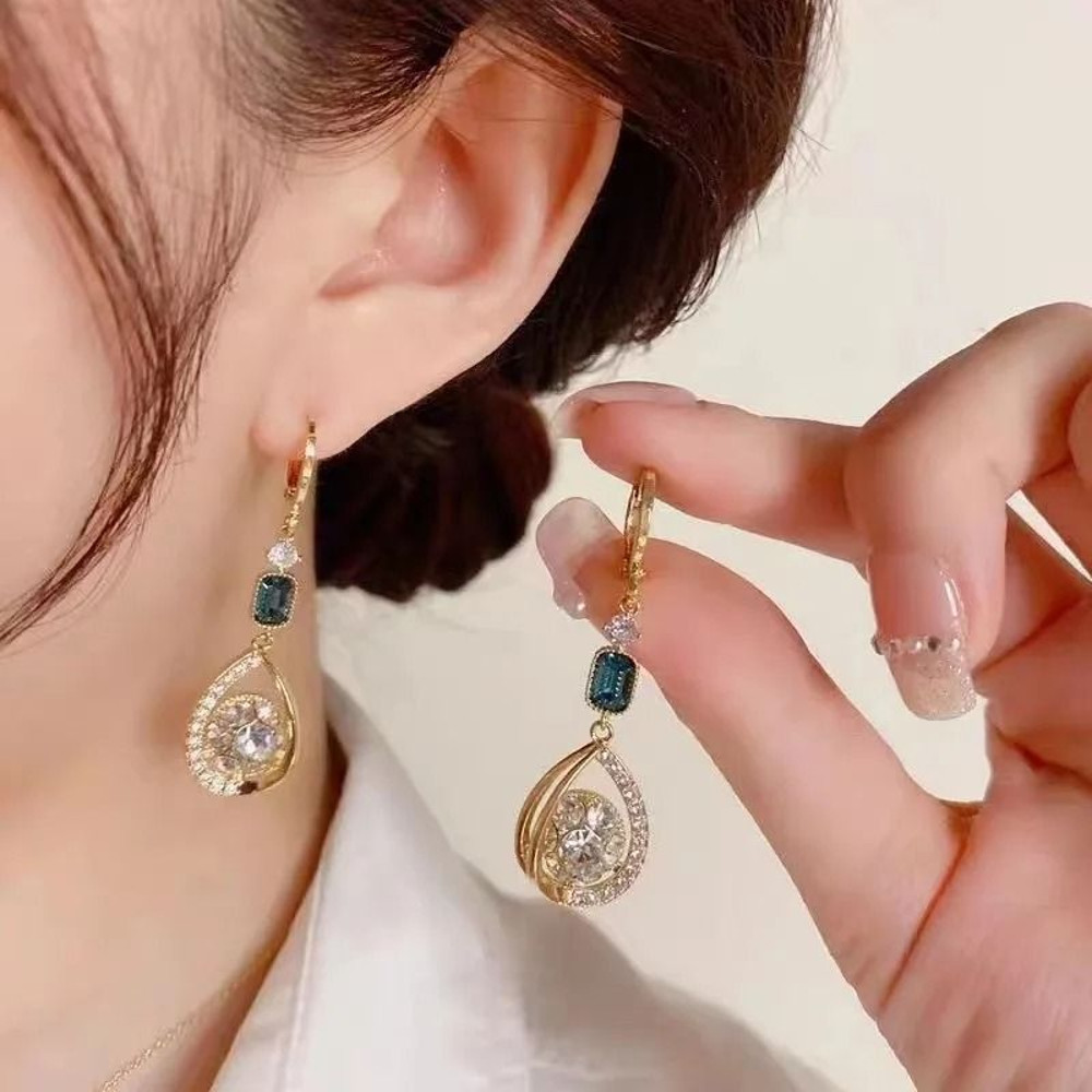 Elegant Crystal Leaf Drop Earrings 10
