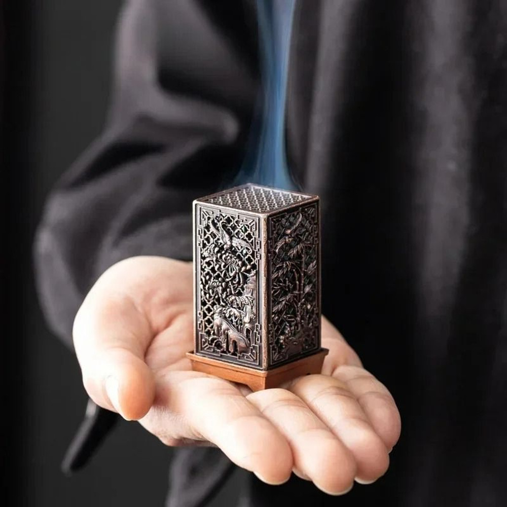 Elegant Metal Aroma Holder 1