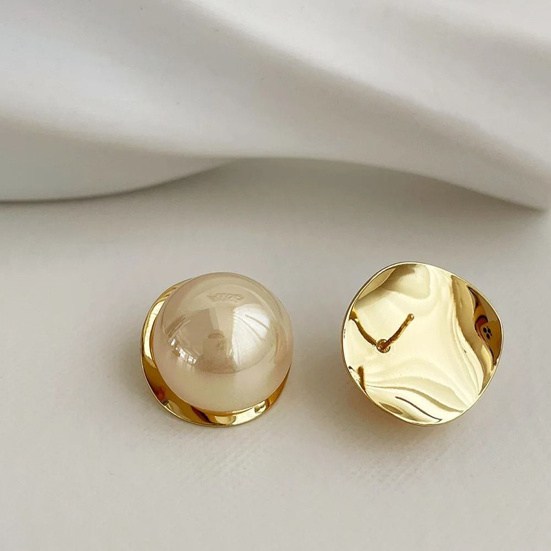 Elegant Gold Tone Pearl Stud Earrings 1