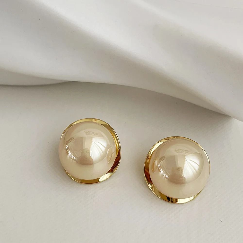 Elegant Gold Tone Pearl Stud Earrings 4