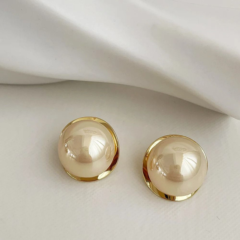 Elegant Gold Tone Pearl Stud Earrings 4