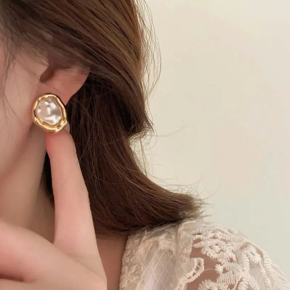 Modern Metal Pearl Stud Earrings 1