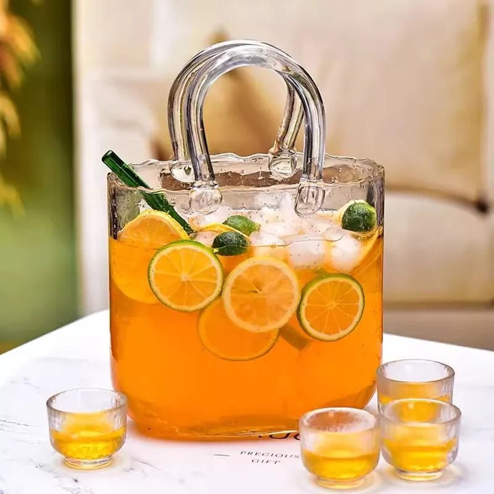 Elegant Clear Glass Fruit Wine Cup With Modern Handheld Design 1