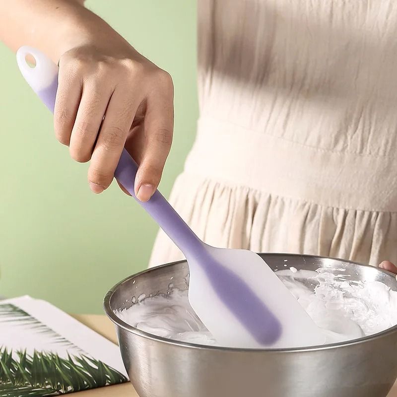 Silicone Cake Scraper And Baking Tool 1