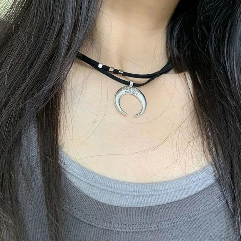 Vintage Moon Horn Pendant Necklace Simple Multilayer Choker Fashion Jewelry 2