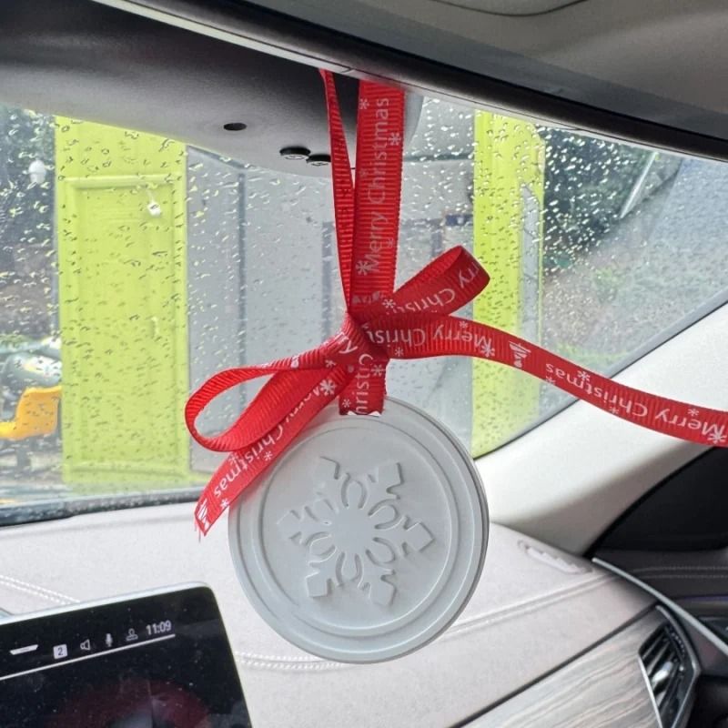 Christmas Snowflake Hanging Decoration With Aromatherapy Accent 2