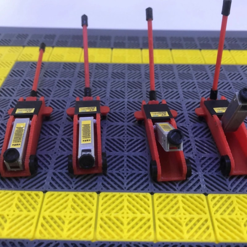 118 Scale Diorama Garage Jacks 2